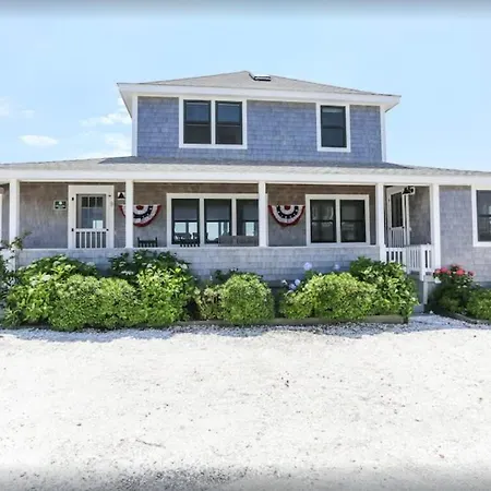 Truro Beachfront House For A Group